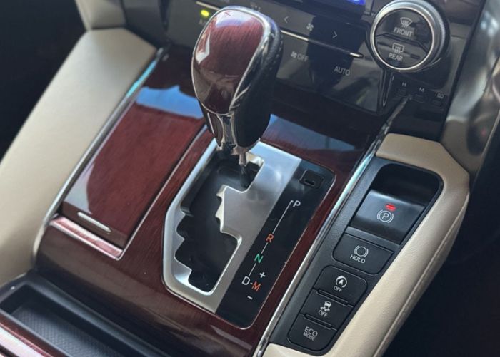 Kesan Mobil Pejabat Nempel, Harga Mobil Bekas Toyota Alphard Bisa Ditawar