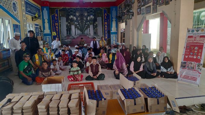 Rasa Syukur Anniversary ke-7, Wuling Jakarta Raya Gelar Jumat Berkah Sebulan Penuh