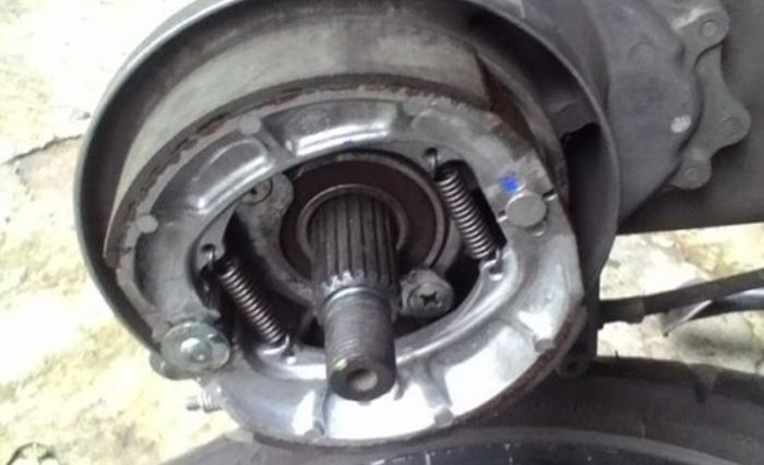 Rem Teromol Motor Matic Keras dan Tidak Mau Balik? Obatnya Simpel