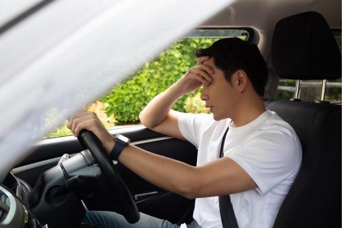 Bahaya Microsleep Saat Berkendara, Begini Cara Menghindarinya