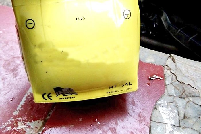 Ini Sebabnya Mengisi Air Aki di Motor Nggak Boleh Terlalu Penuh