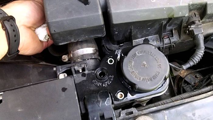 Ternyata Ini Sebabnya Mesin Mobil Bekas Masih Overheat Walau Sudah Kuras Radiator