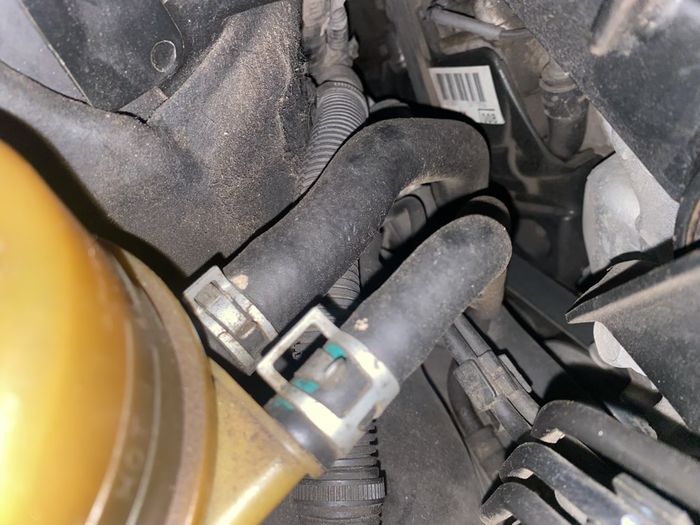 Catat Waktu Ideal Mengganti Oli Power Steering Mobil yang Tepat
