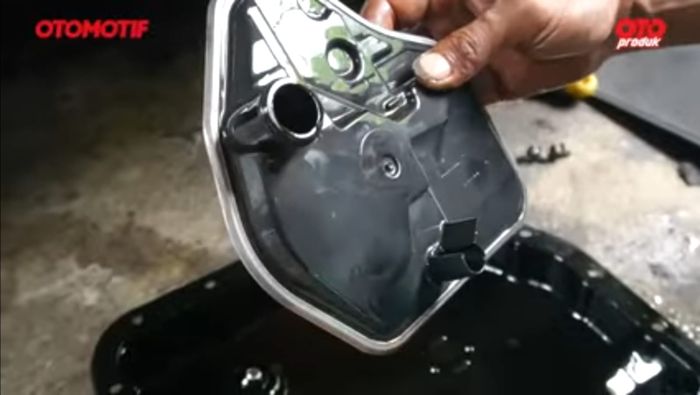 Wajib Tahu, Kuras Oli Transmisi Mobil Matik Tiap Jarak Tempuh Segini