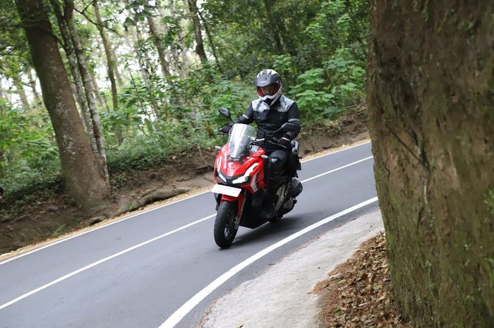 Cara Motor Matic Menghadapi Turunan Panjang Yang Benar Biar Tidak Blong