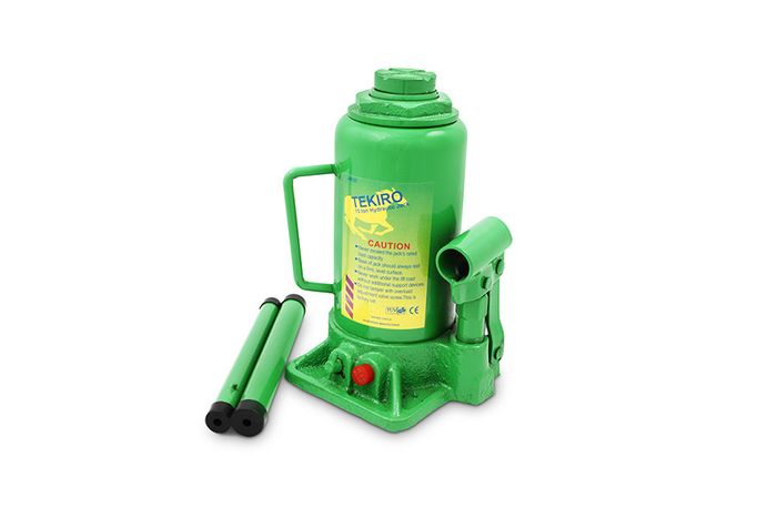 Perlu Belajar, Posisi Dongkrak Mobil Salah Ternyata Bikin Masalah