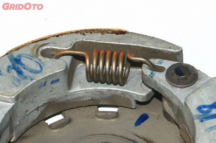 Begini Tanda Per Kampas Ganda di Motor Matic Yang Sudah Melemah