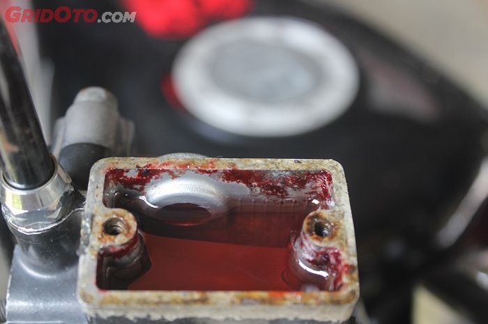 Ini Sebabnya Minyak Rem Wajib Ganti Tiap 6 bulan, Pemilik Motor Bekas Harus Tahu