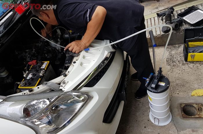 Servis Mobil Pakai Carbon Cleaner di Bengkel Umum, Siapkan Duit Segini
