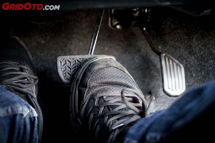 Biar Tahu Obatnya, Ini Penyebab Pedal Rem Mobil Keras Saat Diinjak