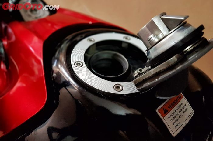 Cara Mengeluarkan Air dari Tangki Motor dengan Aman, Simak Triknya