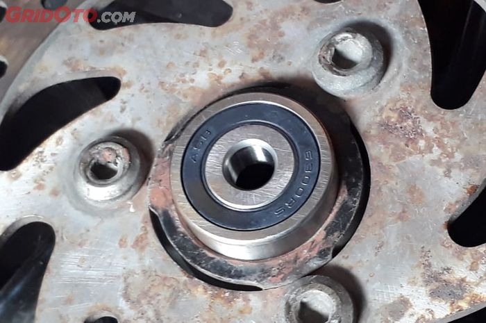 Beginilah Cara Mudah Memperpanjang Umur Laher Bearing Roda Motor
