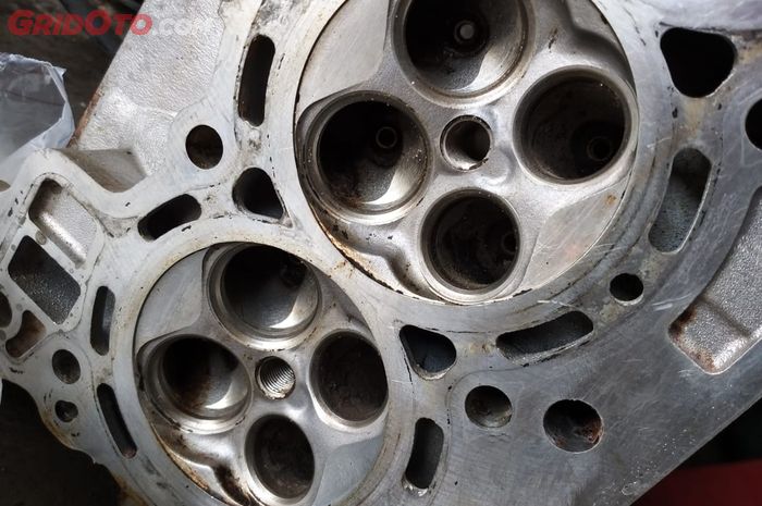 Begini Tandanya Kalau Air Radiator Nyebrang Masuk Ke Mesin Mobil