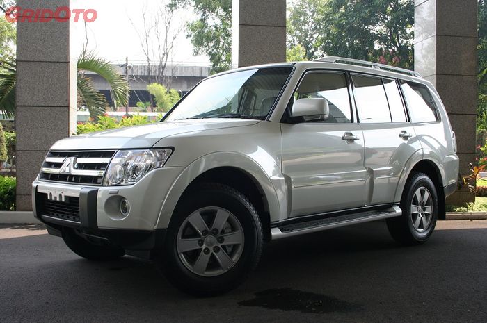 Tanpa Embel-embel Sport, Intip Harga Mitsubishi Pajero 4.000 Cc Ini