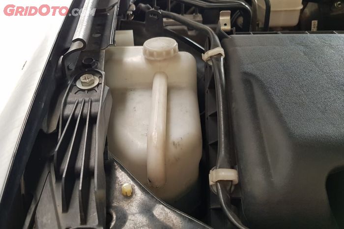 Air Reservoir Radiator Mobil Berkurang, Waspada Ini Penyebabnya