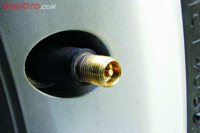 Beginilah Dampak Pentil Mobil Bekas Nggak Pernah Diganti-ganti