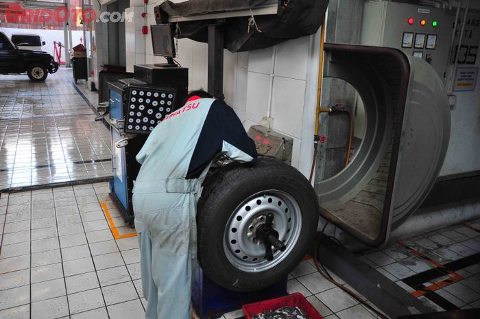 Ternyata Ini Manfaat Balancing Roda Berkala Bagi Kaki-kaki Mobil
