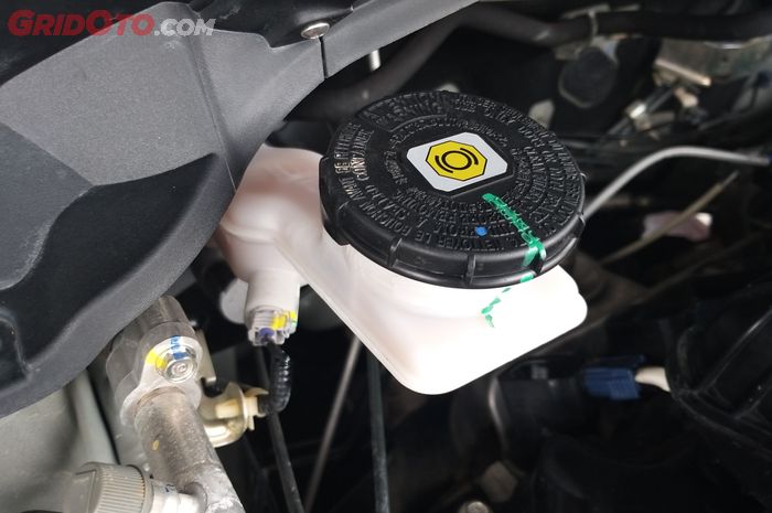 Ini Sebabnya Mengganti Minyak Rem Mobil Wajib Pakai DOT Yang Sama