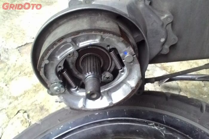 Begini Cara Ampuh Mencegah Rem Tromol Motor Matic Bunyi Berdecit