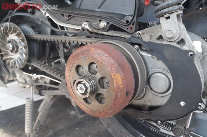 Ini Penyebab CVT Motor Matic Berbunyi Kasar Saat Sedang Jalan