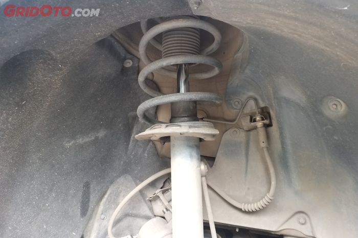 Terasa Saat Dites Jalan, Ini Ciri Sokbreker Mobil Bekas Sudah Lemah