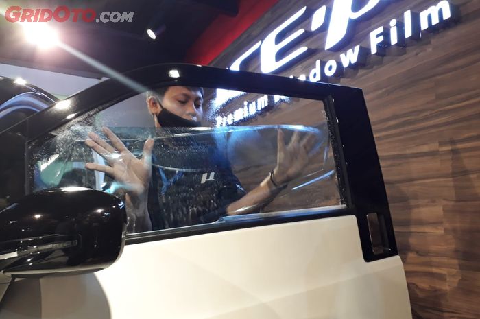 Benarkah Kaca Film Harus Diganti Secara Rutin? Begini Penjelasan Ahli