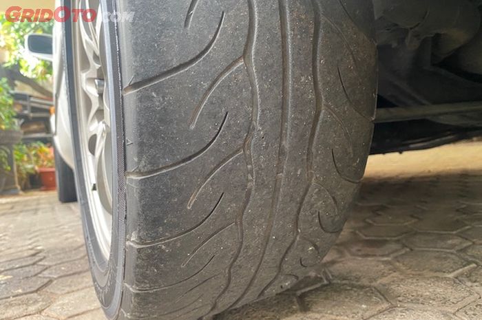 Ternyata, Tekanan Angin Tidak Sesuai Bikin Ban Mobil Botak Sebelah
