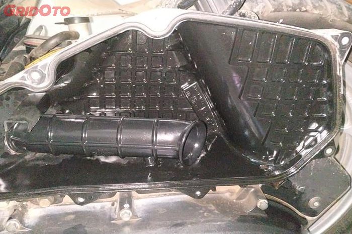 Ini Sebabnya Box Filter Udara Motor Matic Banyak Oli Jangan Dibiarkan