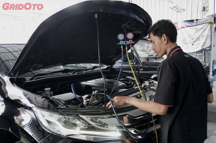 Kapan Waktu yang Tepat Servis AC Mobil? Ini Rincian dan Biayanya