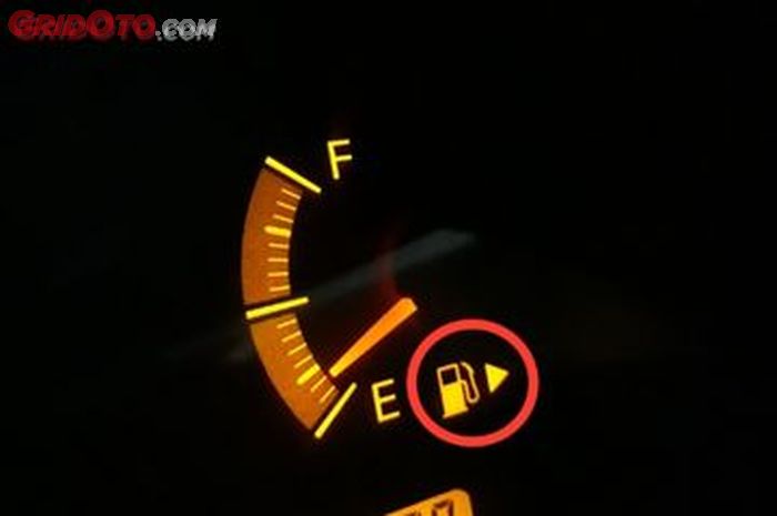 Ini Tiga Alasan Kenapa Tangki Bahan Bakar Mobil Bekas Gak Boleh kosong
