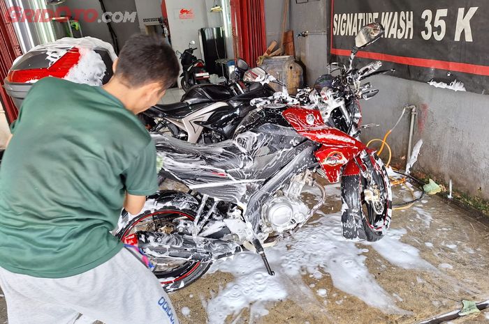 Terjawab! Ini yang Bikin Tarikan Motor Jadi Enteng Setelah Dicuci