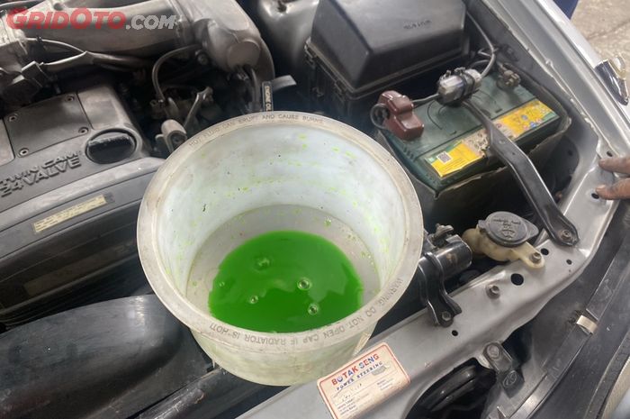 Ternyata Ini Sebabnya Mesin Mobil Bekas Masih Overheat Walau Sudah Kuras Radiator