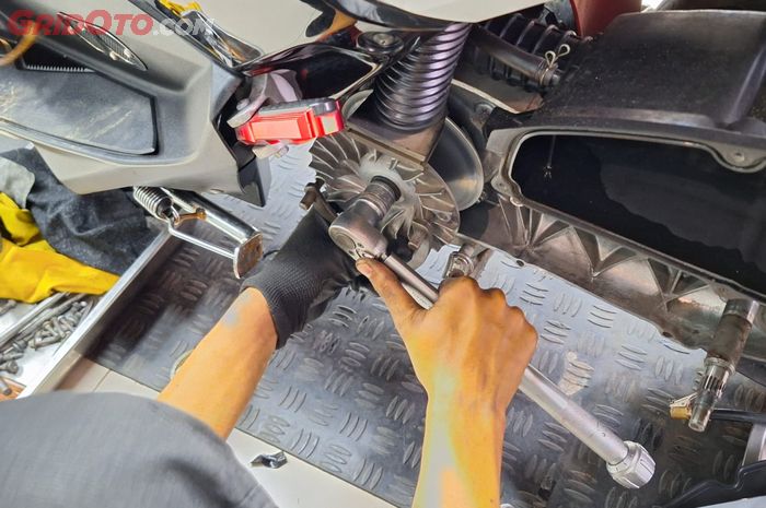 Baru Tahu Penyebab Mur Puli di CVT Motor Matic Gampang Kendor