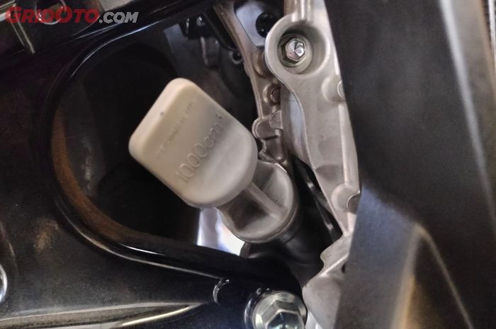 Ini Cara Mengecek Volume Oli Mesin Motor yang Benar, Hasil Lebih Akurat