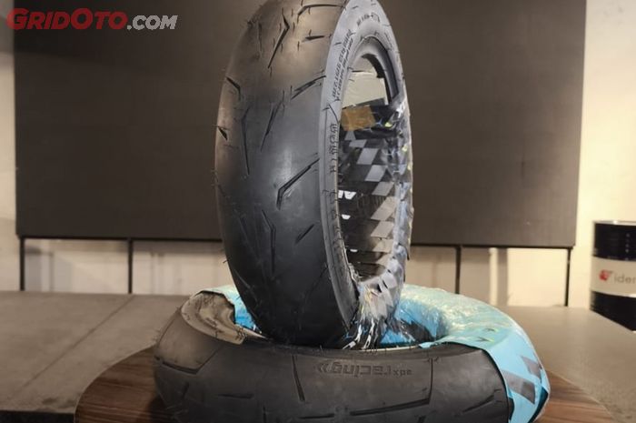 Awas Bahaya! Ini Efeknya Kalau Pasang Alur Ban Depan Motor Terbalik