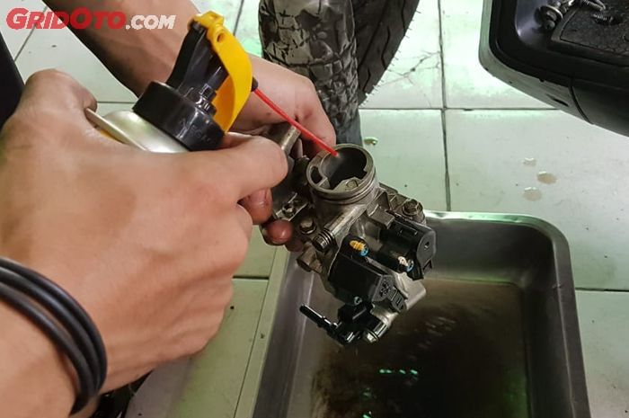 Ini Sebabnya Sensor TPS dan Idle Screw Motor Matic Jangan Terkena Cairan Cleaner
