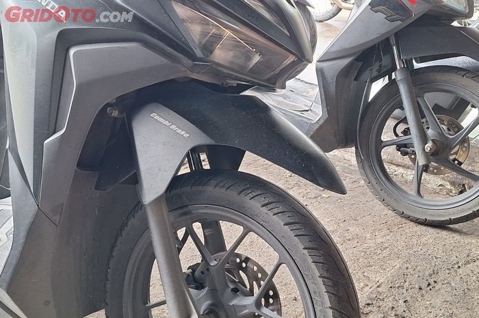 Begini Caranya Agar Pelek Motor Matic Tidak Peyang Saat Menghajar Lubang