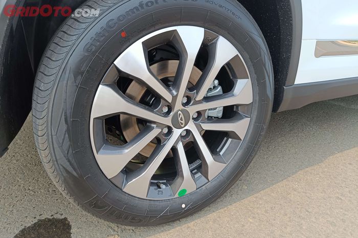 Biar Mudah, Begini Cara Yang Benar Merotasi Ban di Mobil Bekas