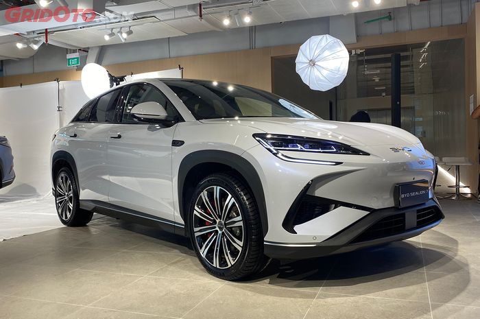 BYD, Update Harga Mobil BYD per April 2025, Termurah Dipegang Model Ini