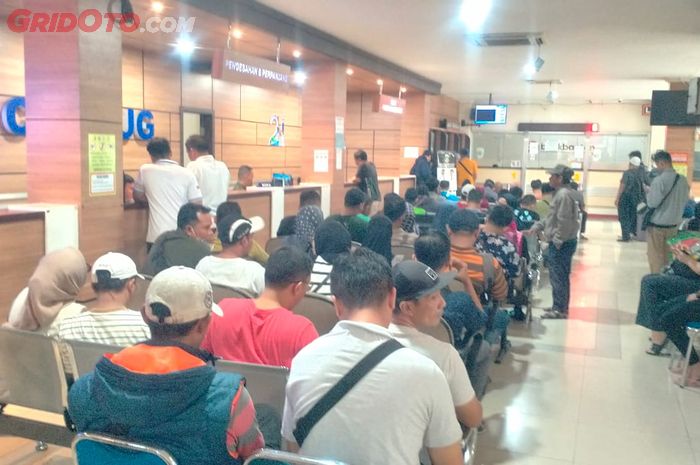 Calo Perpanjang STNK di Samsat Masih Berkeliaran, Polisi Berantas Pakai Cara Ini
