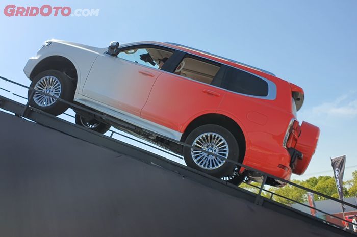 Sekilas Sama, Ini Kelebihan GWM Tank 500 4 Wheel Drive Hybrid dari Versi Biasa
