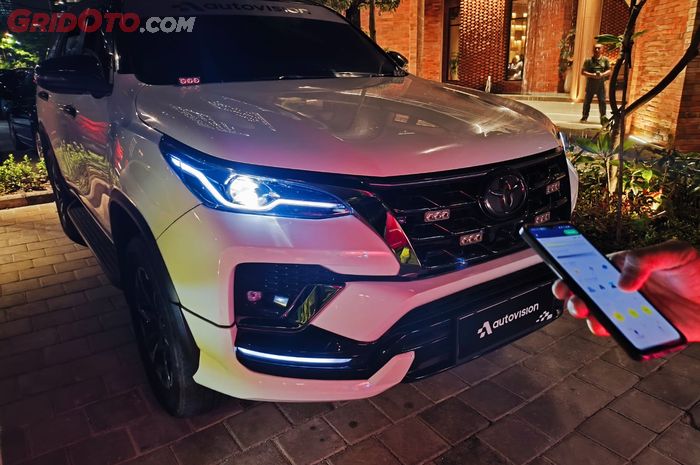 Autovision Luncurkan Bi-LED Baru, Ubah Warna Lampu Cukup Sentuh Smartphone