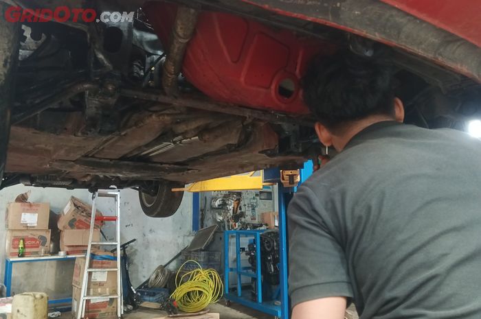 Kapan Waktu Ganti Oli Mobil, Ikuti Jarak Tempuh atau Durasi Pemakaian?