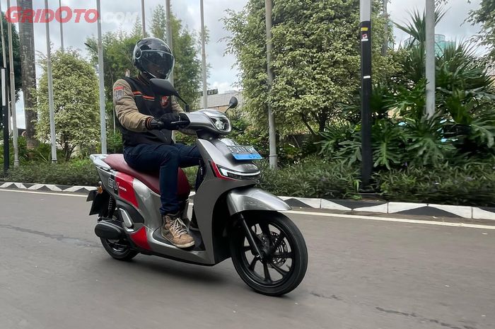 Intip Harga Adora, Motor Listrik Pendatang Baru yang Langsung Menang Award