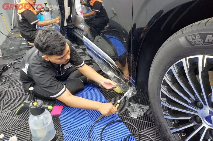 Sama-Sama Melapisi dan Bikin Cat Glowing, Ini Beda PPF dan Coating