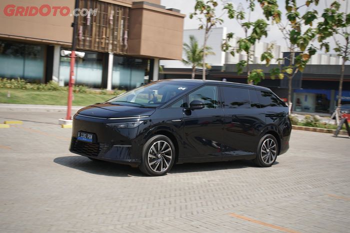Panjangnya 5 Meter Lebih, Tapi Radius Putar XPENG X9 Bisa Sekecil Ini