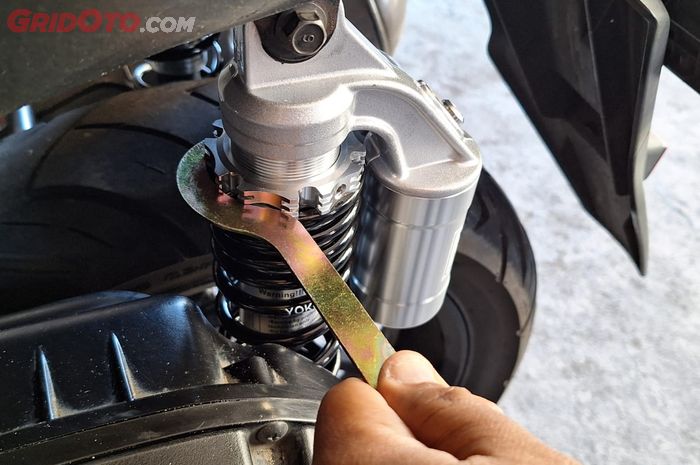 Bukan Cuma Pemanis, Ini Manfaat Seting Preload di Sokbreker Motor