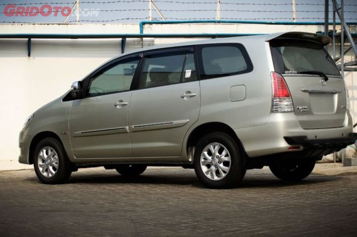 Toyota, Toyota Innova, Pas Buat Kebutuhan Keluarga, Segini Kisaran Harga Toyota Kijang Innova Bensin 2009-2011
