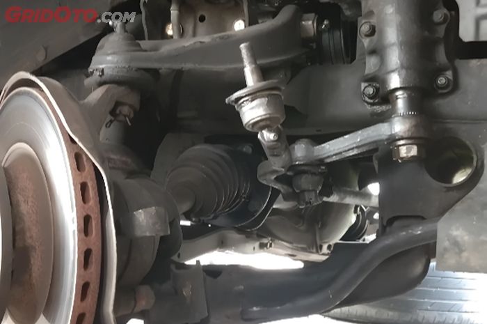 Kaki-kaki Mobil Bekas Taksi Online Sering Bermasalah, Gini Periksanya!