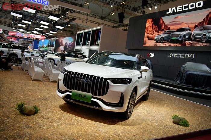 Versi SHS JAECOO J8 Tampil Di GIIAS 2025, Bisa Tempuh 1.300 Km Lebih